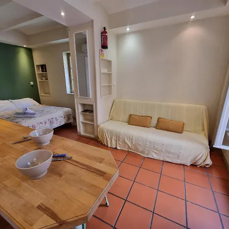 I 8 Apartment *