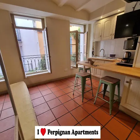 Apartment I 8 *